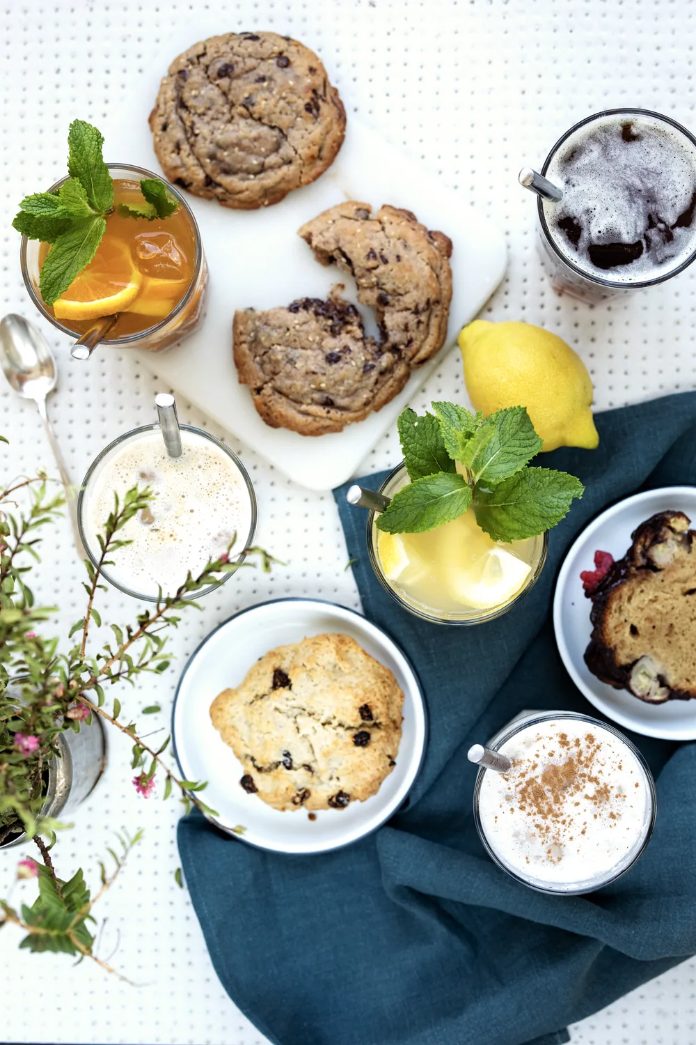 Cookies bio fatti in casa Marlette con bevande fresche e limone fresco, colazione golosa parigina