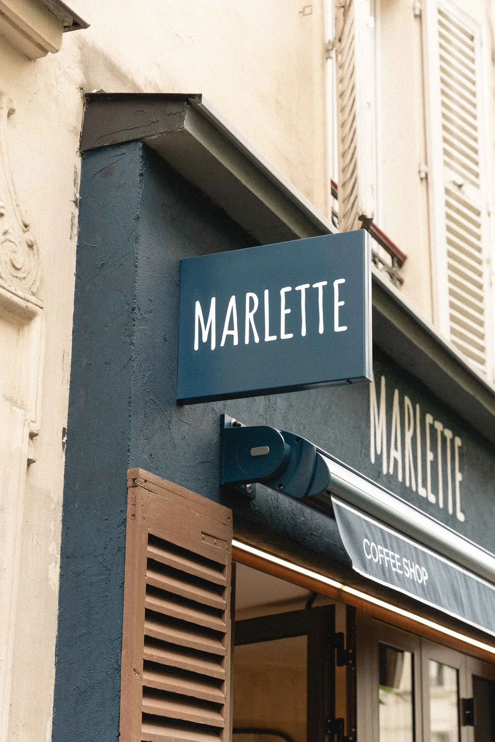 Insegna Marlette del coffee shop parigino rue des Abbesses a Montmartre