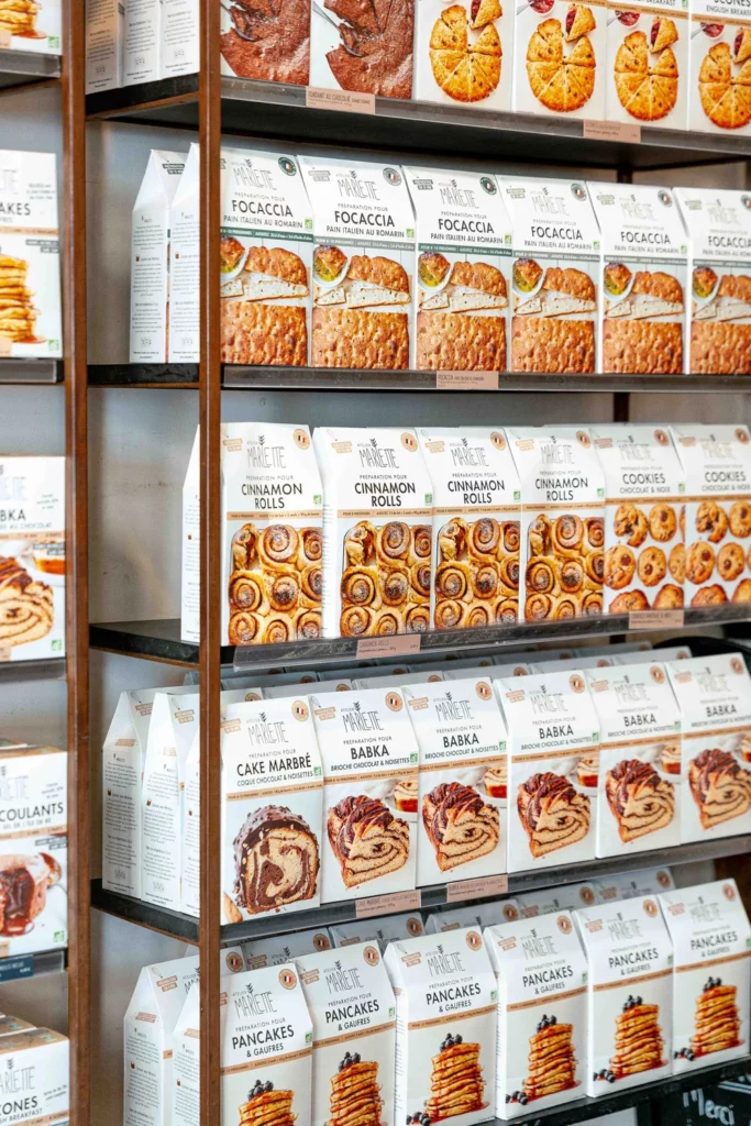 Étagère de pâtisseries bio Marlette : focaccia, cinnamon rolls, babka et pancakes gourmands